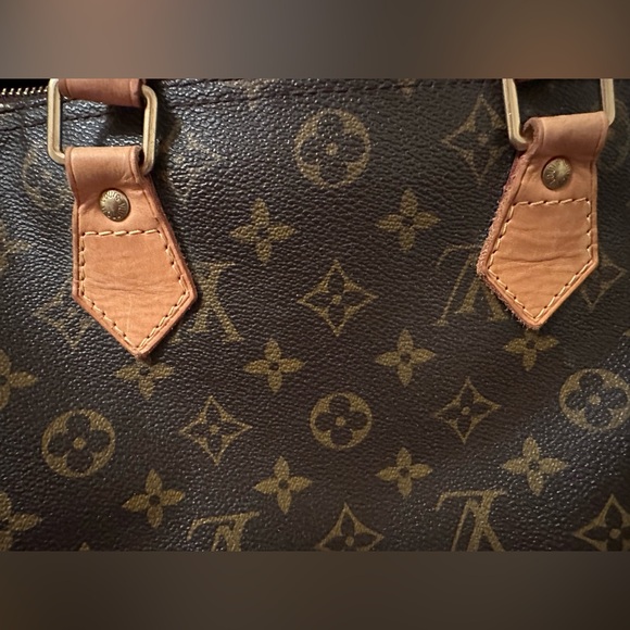 Louis Vuitton
Speedy 30 bag
2013 Collection - Picture 4 of 7